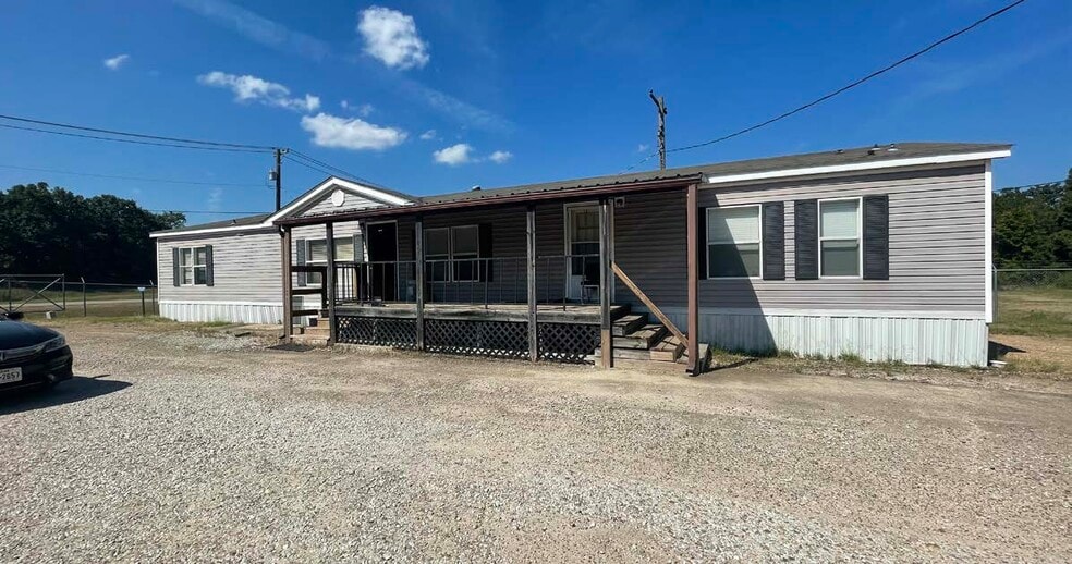 Primary Photo Of 255 Oak St, Hooks Office For Lease