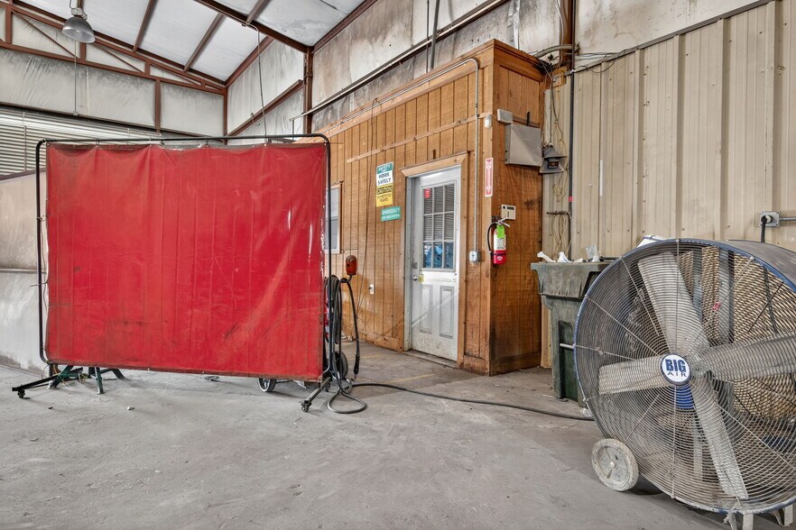 More Photos Of 3008 Ranger Hwy, Weatherford Manufacturing For Sale