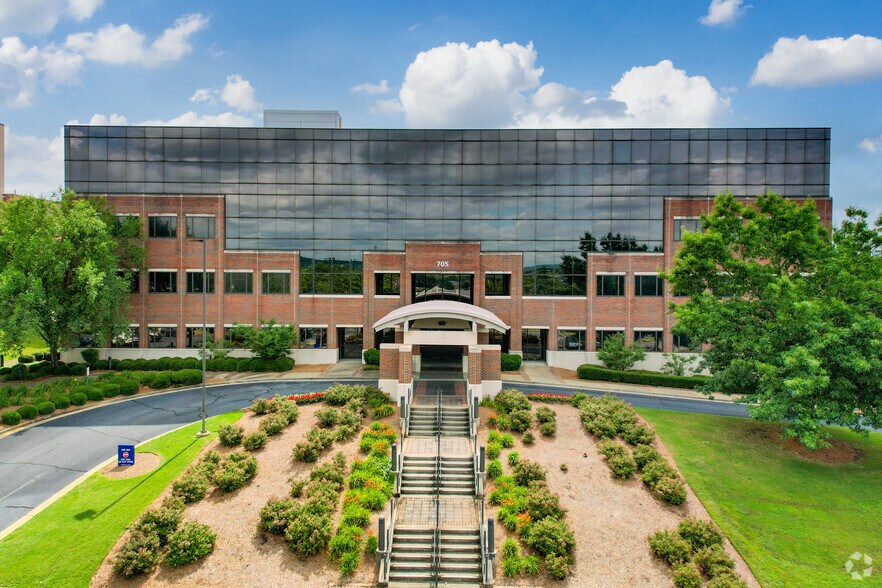 More Photos Of 705 17th St, Columbus Medical For Lease