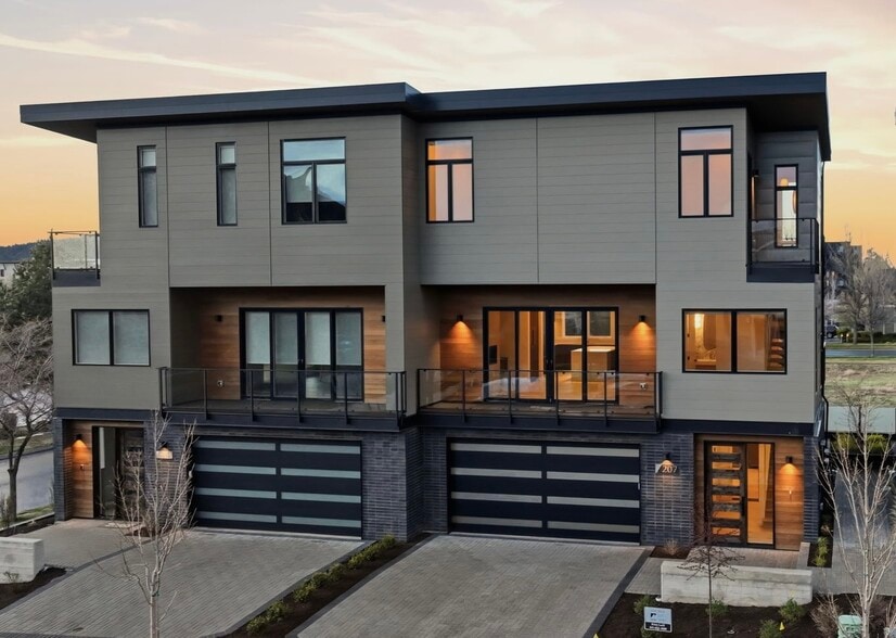 Primary Photo Of 210 SW Log Ct, Bend Apartments For Sale
