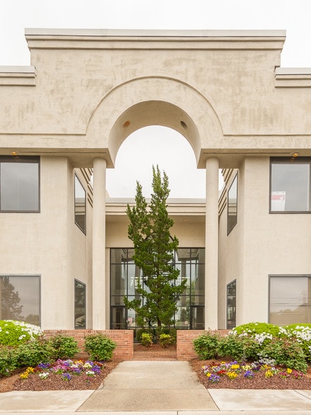 More Photos Of 2101 N Sardis Rd, Charlotte Office For Lease