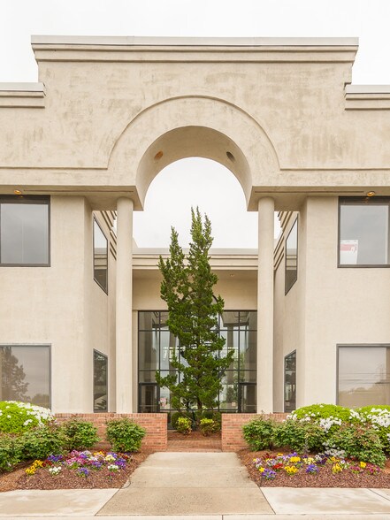 More Photos Of 2101 N Sardis Rd, Charlotte Office For Sale