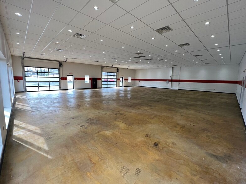 More Photos Of 485 E Taunton Ave, West Berlin Warehouse For Lease
