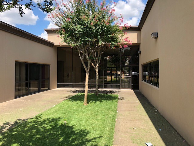 More Photos Of 6033-6035 Airline Dr, Houston Medical For Lease