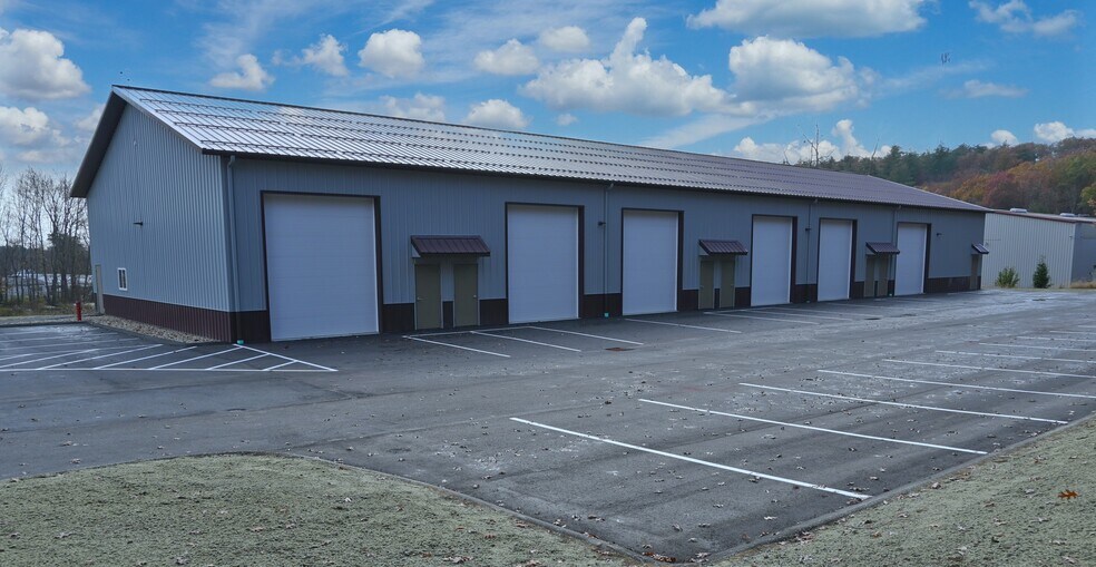 More Photos Of 47 Thames Rd, Hooksett Service For Lease