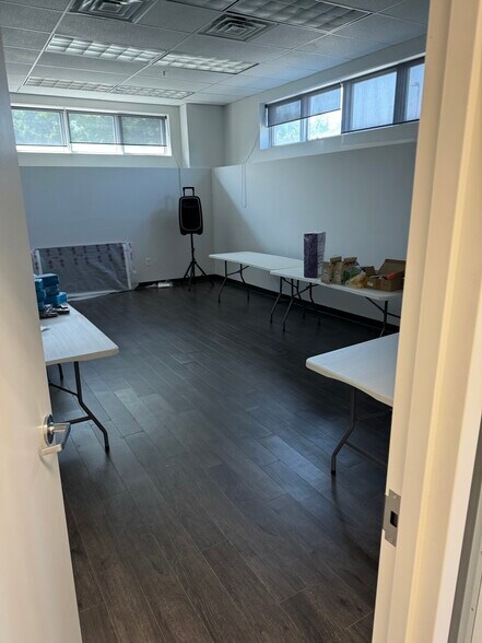 More Photos Of 44 Apple St, Tinton Falls Office For Lease