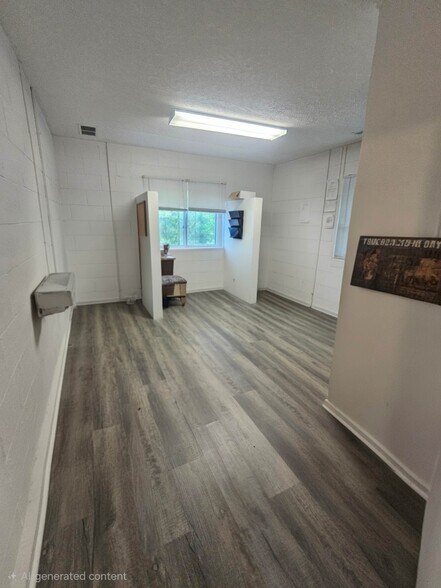 More Photos Of 2723 N Walnut St, Bloomington Office For Sale