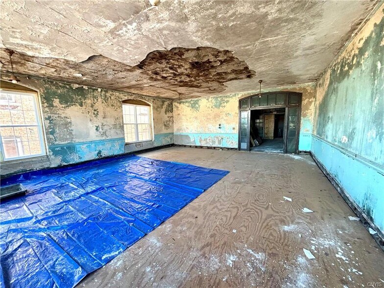 More Photos Of 10 South St, Auburn Office For Sale