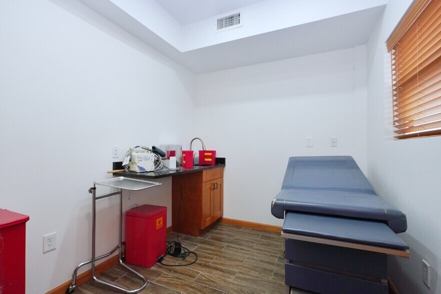 More Photos Of 1086 Forest Ave, Staten Island Medical For Lease