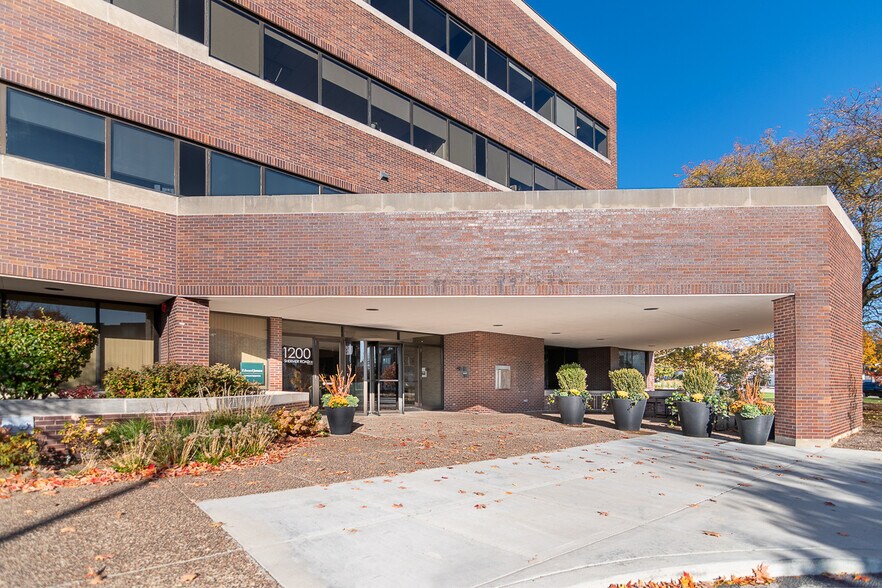 More Photos Of 1200 Shermer Rd, Northbrook Office For Lease