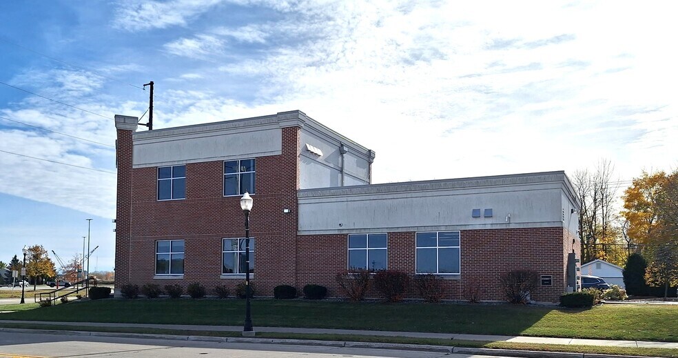 More Photos Of 67 E Maple St, Sturgeon Bay Storefront Retail Office For Sale