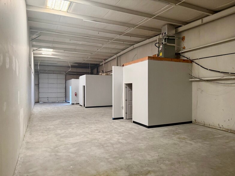 More Photos Of 925 Cripple Creek Dr, Lawrenceville Warehouse For Lease