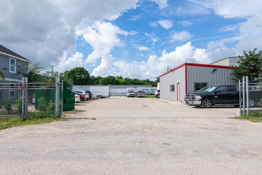 More Photos Of 6456 Cunningham Rd, Houston Industrial For Lease
