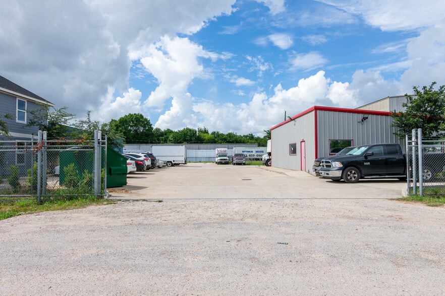 More Photos Of 6456 Cunningham Rd, Houston Industrial For Lease