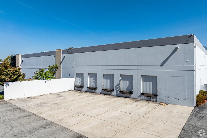 More Photos Of 8767 Rochester Ave, Rancho Cucamonga Warehouse For Lease