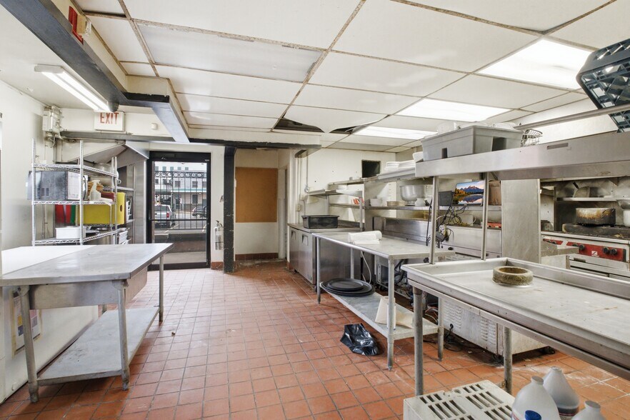 More Photos Of 297 Franklin St, Buffalo Restaurant For Lease