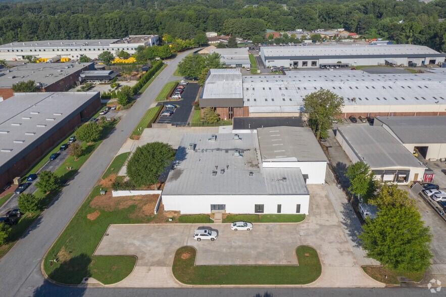 More Photos Of 2058 Kilman Dr, Tucker Showroom For Lease