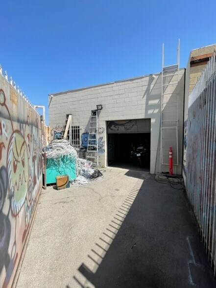 More Photos Of 14758 Keswick St, Van Nuys Light Manufacturing For Lease