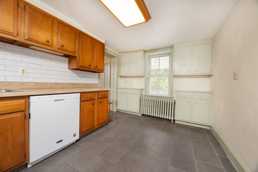 More Photos Of 69 E Oakland Ave, Doylestown Office For Sale