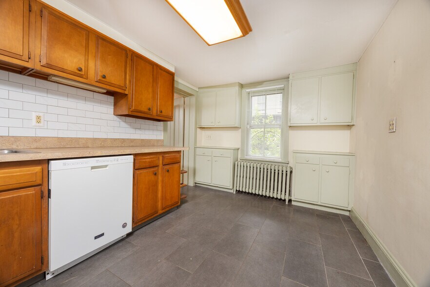 More Photos Of 69 E Oakland Ave, Doylestown Office For Sale