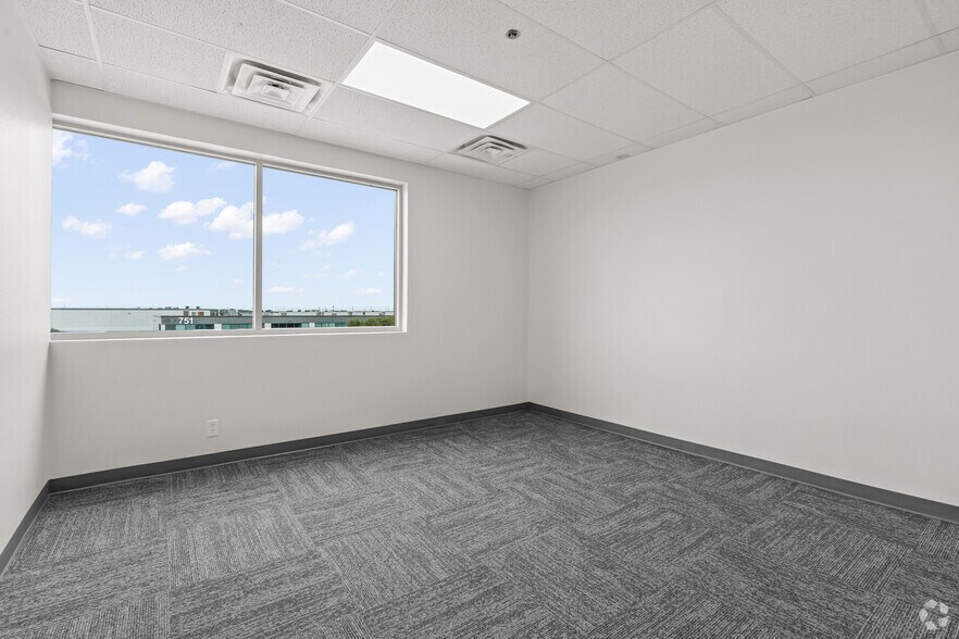 More Photos Of 754 Port America Pl, Grapevine Unknown For Lease