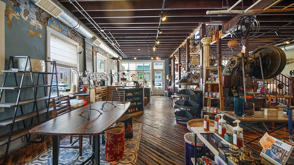 More Photos Of 517-521 E Walnut St, Indianapolis Storefront Retail Office For Sale