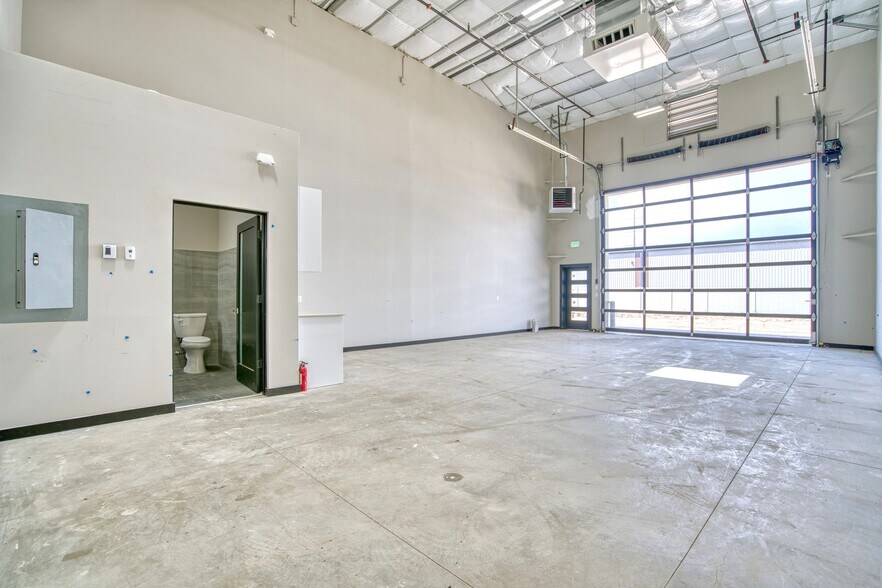 More Photos Of 168 Miller Dr, Dacono Flex For Lease