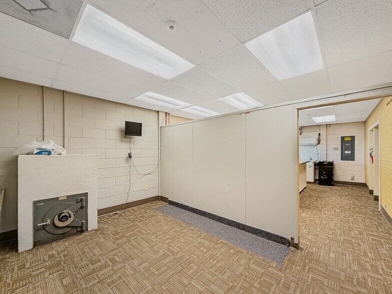 More Photos Of 1031 US Highway 181, Portland Bank For Sale
