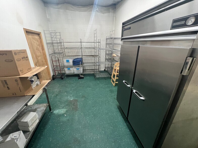More Photos Of 2123-2125 S 3200 W, Salt Lake City Freestanding For Sale