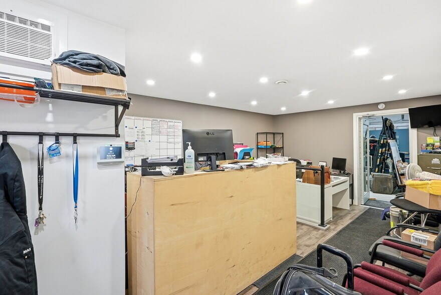 More Photos Of 1237-1255 Cousineau St, Ottawa Service For Sale