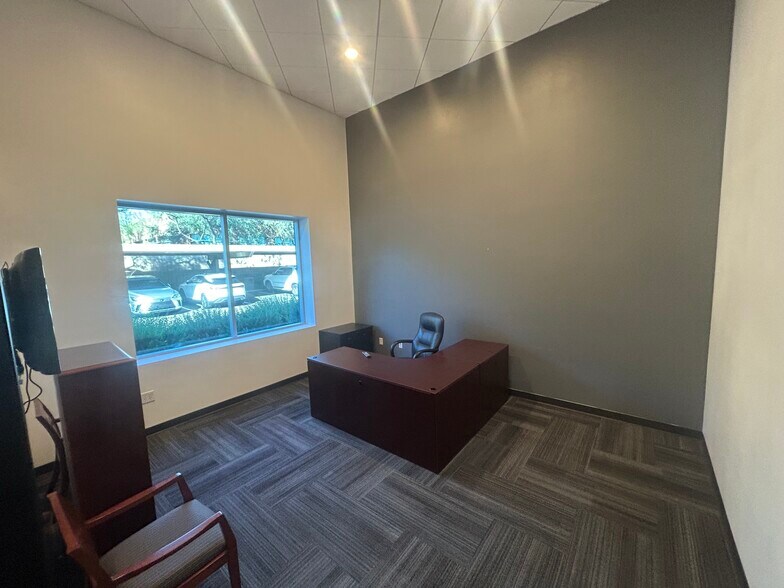 More Photos Of 8388 E Hartford Dr, Scottsdale Light Manufacturing For Lease