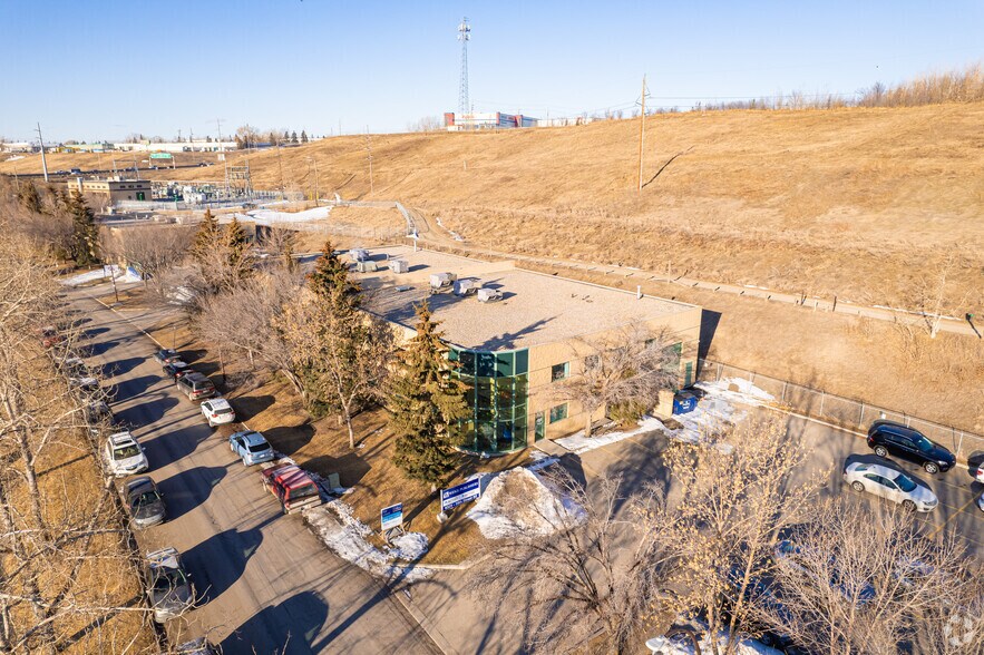 More Photos Of 6325-6335 10th St SE, Calgary Office For Lease