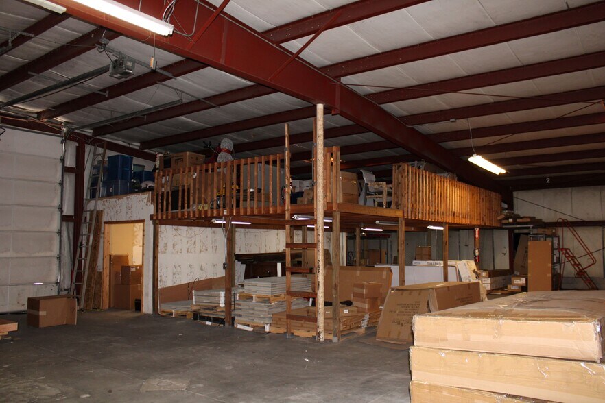 More Photos Of 10980 Enterprise Ave, Bonita Springs Warehouse For Lease