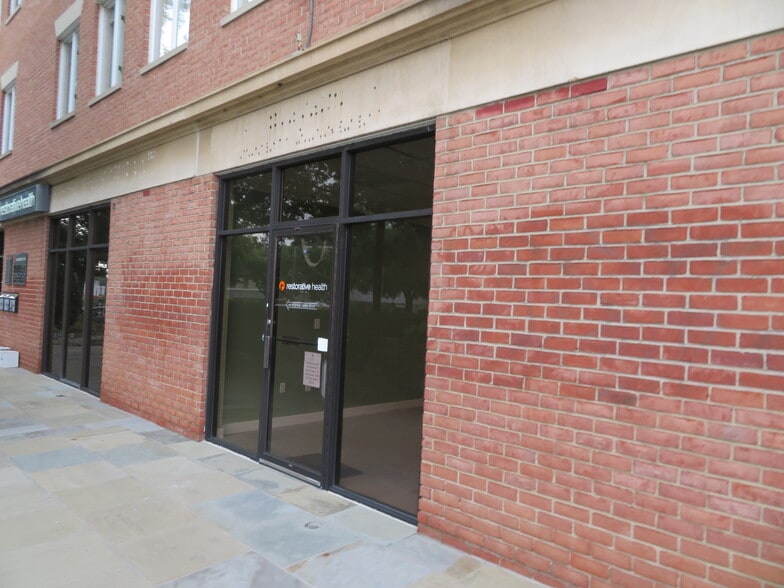 More Photos Of 4801 Wisconsin Ave NW, Washington Office For Sale