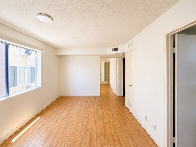 More Photos Of 810 S Berendo St, Los Angeles Apartments For Sale