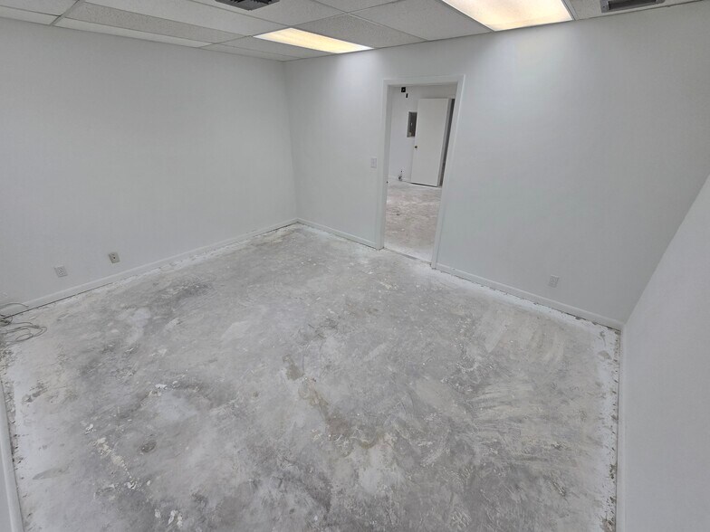 More Photos Of 7800 W Oakland Park Blvd, Sunrise Medical For Sale