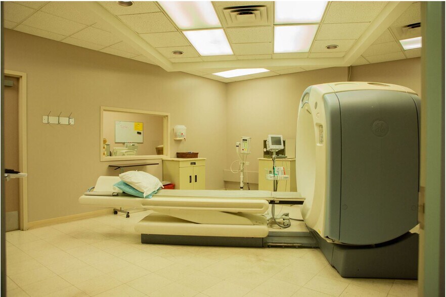 More Photos Of 790 Creekview Dr, Columbus Medical For Sale