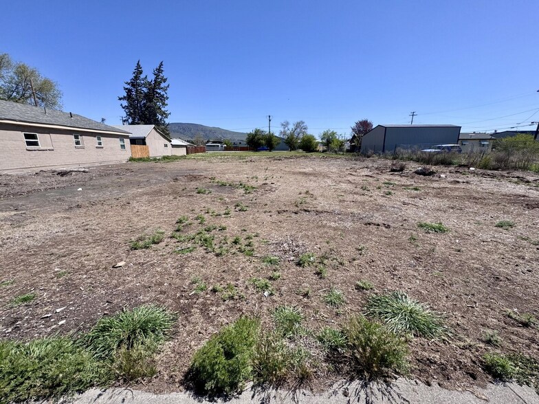 More Photos Of 337 Commercial St, Klamath Falls Land For Sale