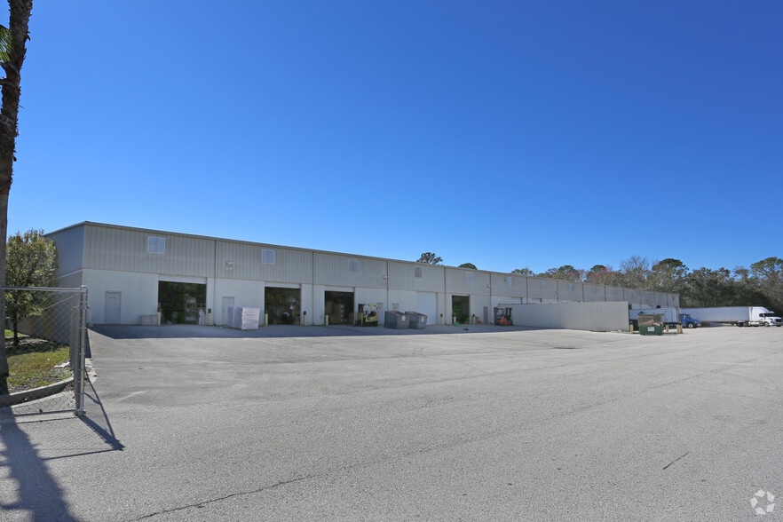 More Photos Of 11210 E Phillips Industrial Blvd, Jacksonville Warehouse For Lease