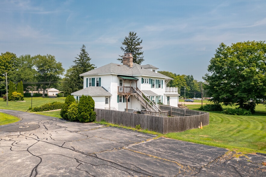 More Photos Of 2665 Boston Tpke, Coventry Funeral Home For Sale