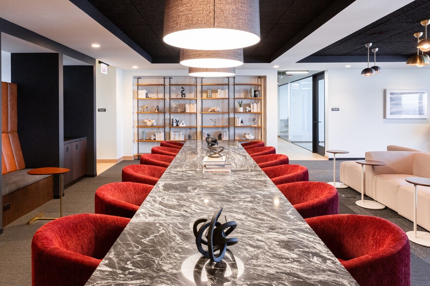 More Photos Of 233 S Wacker Dr, Chicago Office For Lease