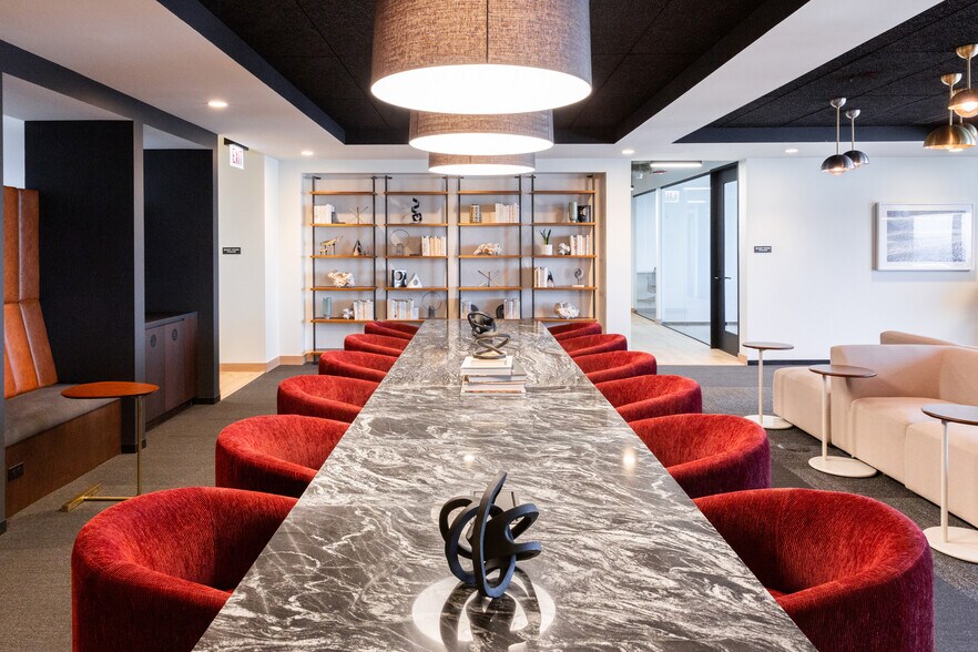 More Photos Of 233 S Wacker Dr, Chicago Coworking Space