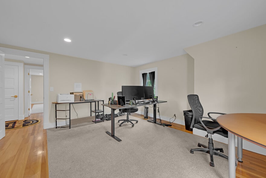 More Photos Of 4 Makepeace Rd, Westford Office Residential For Sale