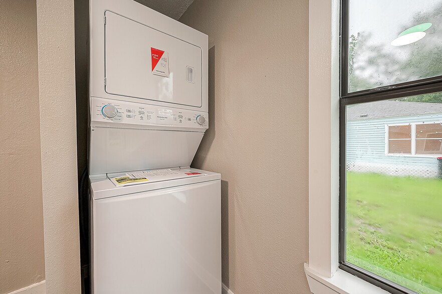 More Photos Of 2207 1/2 Cedar Bayou Rd, Baytown Apartments For Sale