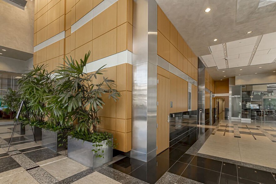 More Photos Of 400 Convention St, Baton Rouge Office For Lease