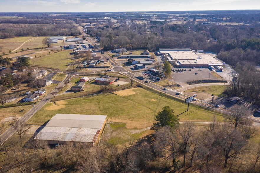 More Photos Of 1009 N Washington Ave, Brownsville Warehouse For Lease