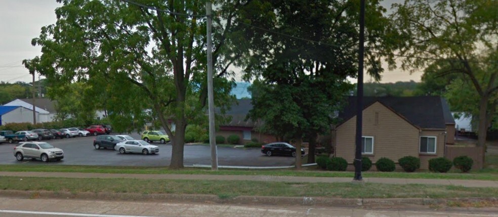 More Photos Of 2141 S State St, Ann Arbor Freestanding For Lease