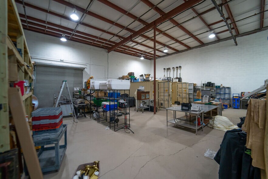 More Photos Of 1095 Business Ln, Naples Showroom For Sale