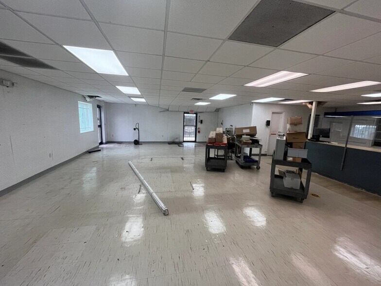 More Photos Of 1734 5th St, Bradenton Warehouse For Lease