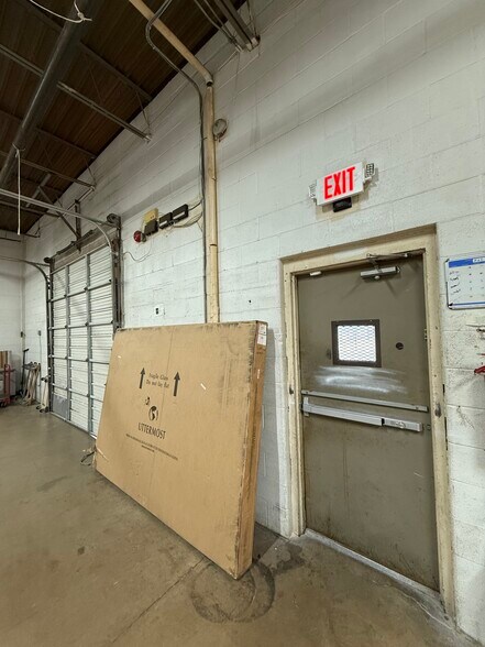 More Photos Of 3910 W Camp Wisdom Rd, Dallas Storefront For Sale